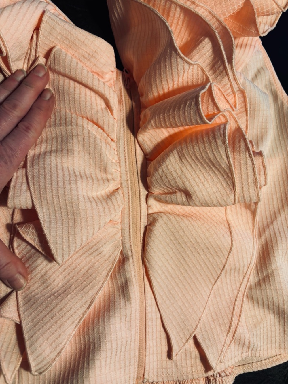 Ruffled Halter Camisole in Peach Size L (measurements in photo) - Picture 3 of 8